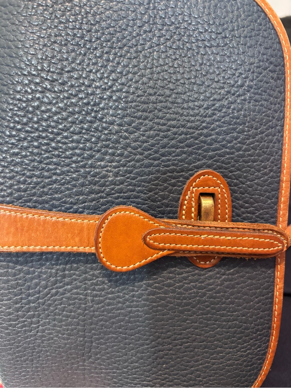 Vintage Dooney & Bourke All Weather Leather Over & Under Tack Navy British tan - Picture 3 of 9
